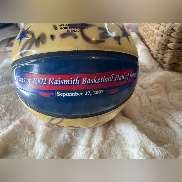 Harlem Globetrotters 2002 Naismith Basketball Hall Of Fame Ball  multiple sig. - Picture 5 of 10